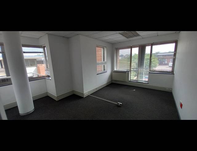 712M² OFFICE TO LET IN WOODMEAD